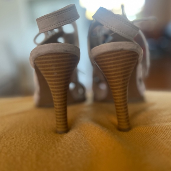 Open toe, Lace up heels - Picture 2 of 4